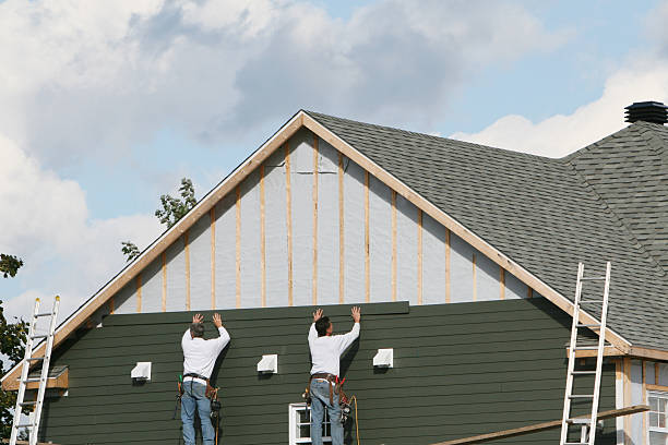 Professional Siding Repair technician working in Roslyn, NY